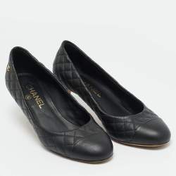 Pre Owned Chanel Black Quilted Leather CC Cap Toe Pumps Size 38.5