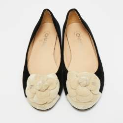 Pre Owned Chanel Black/Off White Velvet CC Camellia Ballet Flats Size 38.5