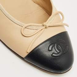 Pre Owned Chanel Beige/Black Leather CC Cap Toe Ballet Flats Size 37.5