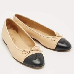 Pre Owned Chanel Beige/Black Leather CC Cap Toe Ballet Flats Size 37.5