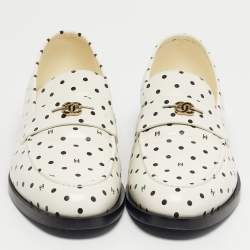 Pre Owned Chanel Black/White Leather CC Slip On Loafers Size 40