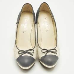 مملوكة مسبقًا Chanel Size 38.5 Grey/White Canvas and Leather Platform Pumps