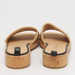 مملوكة مسبقًا صندل شانيل بشعار كورك جلد بيج مقاس 36