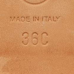 مملوكة مسبقًا صندل شانيل بشعار كورك جلد بيج مقاس 36