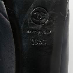 Pre Owned حذاء كعب عالي شانيل دينم أزرق/رصاصي CC سلسلة مزينة مقاس 39