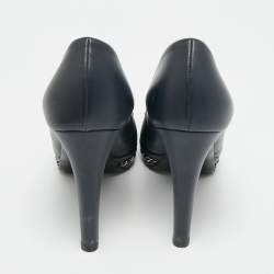 Pre Owned حذاء كعب عالي شانيل دينم أزرق/رصاصي CC سلسلة مزينة مقاس 39