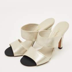 مملوكة مسبقًا Chanel Metallic Grey Leather CC Pearl Heel Slide Sandals Size 40