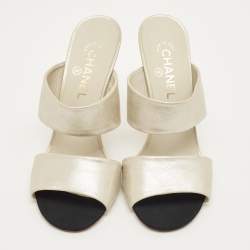 مملوكة مسبقًا Chanel Metallic Grey Leather CC Pearl Heel Slide Sandals Size 40