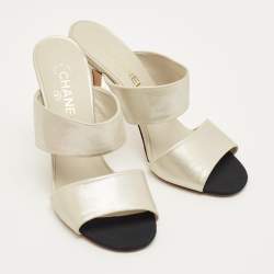 مملوكة مسبقًا Chanel Metallic Grey Leather CC Pearl Heel Slide Sandals Size 40