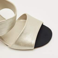 مملوكة مسبقًا Chanel Metallic Grey Leather CC Pearl Heel Slide Sandals Size 40