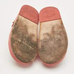 مملوكة مسبقًا صندل شانيل جلد أبيض وحبل بحزام للكاحل مقاس 36