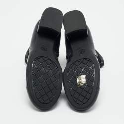 مملوكة مسبقًا حذاء بوت كاحل شانيل مقدمة سي سي جلد أسود مقاس 38