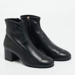 مملوكة مسبقًا حذاء بوت كاحل شانيل مقدمة سي سي جلد أسود مقاس 38