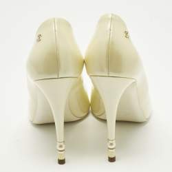 مملوكة مسبقًا Chanel Size 40 Cream Patent Leather CC Pearl Embellished Heel Peep Toe Pumps