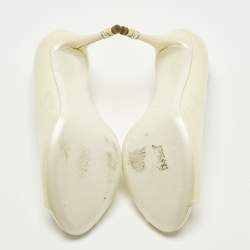 مملوكة مسبقًا Chanel Size 40 Cream Patent Leather CC Pearl Embellished Heel Peep Toe Pumps