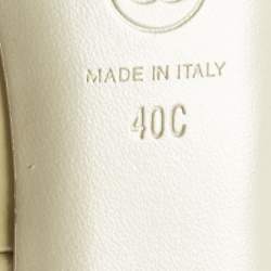 مملوكة مسبقًا Chanel Size 40 Cream Patent Leather CC Pearl Embellished Heel Peep Toe Pumps