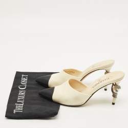 مملوكة مسبقًا شبشب شانيل سي سي قماش و جلد بيج مقدمة مغطاة لؤلؤ زائف ثعباني مقاس 37.5