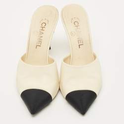 مملوكة مسبقًا شبشب شانيل سي سي قماش و جلد بيج مقدمة مغطاة لؤلؤ زائف ثعباني مقاس 37.5