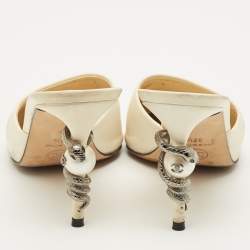 مملوكة مسبقًا شبشب شانيل سي سي قماش و جلد بيج مقدمة مغطاة لؤلؤ زائف ثعباني مقاس 37.5