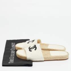 مملوكة مسبقًا Chanel CC Size 38 White Tweed Slide Sandals