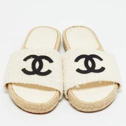 مملوكة مسبقًا Chanel CC Size 38 White Tweed Slide Sandals