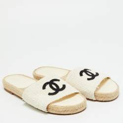 مملوكة مسبقًا Chanel CC Size 38 White Tweed Slide Sandals