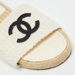 مملوكة مسبقًا Chanel CC Size 38 White Tweed Slide Sandals