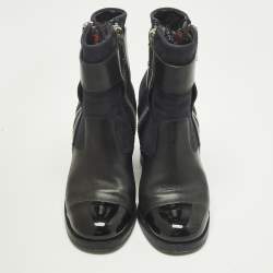 مملوكة مسبقًا حذاء بوت كاحل شانيل مقدمة سي سي جلد أسود مقاس 38