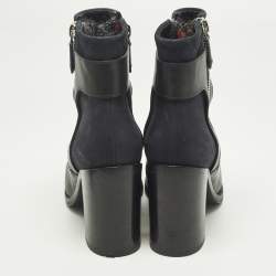 مملوكة مسبقًا حذاء بوت كاحل شانيل مقدمة سي سي جلد أسود مقاس 38