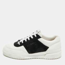 مملوكة مسبقًا Chanel Size 39.5 White/Black Leather and Suede Lace Up Sneakers