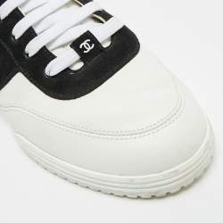 مملوكة مسبقًا Chanel Size 39.5 White/Black Leather and Suede Lace Up Sneakers