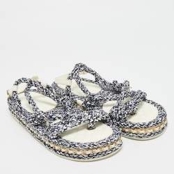 Pre Owned صندل شانيل أبيض/أزرق كحلي جلد وحبل مسطح بمقاس 40