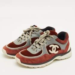 مملوكة مسبقًا حذاء رياضي شانيل منخفظ من أعلى CC جلد شامواه ونايلون متعدد الألوان مقاس 38.5