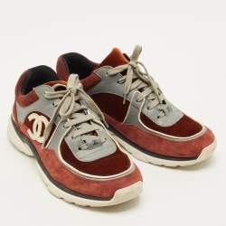 مملوكة مسبقًا حذاء رياضي شانيل منخفظ من أعلى CC جلد شامواه ونايلون متعدد الألوان مقاس 38.5