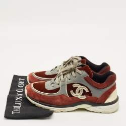 مملوكة مسبقًا حذاء رياضي شانيل منخفظ من أعلى CC جلد شامواه ونايلون متعدد الألوان مقاس 38.5