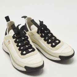 مملوكة مسبقًا Chanel CC Size 40 White Fabric and Suede Lace Up Sneakers
