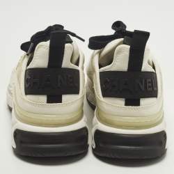 مملوكة مسبقًا Chanel CC Size 40 White Fabric and Suede Lace Up Sneakers