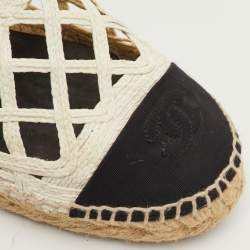 Pre Owned Chanel CC Size 38 White/Black Canvas and Straw Espadrille Flats