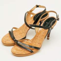 مملوكة مسبقًا صندل شانيل سير كاحل جلد لامع أخضر داكن مقاس 38