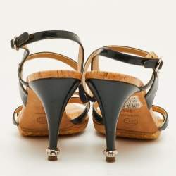 مملوكة مسبقًا صندل شانيل سير كاحل جلد لامع أخضر داكن مقاس 38