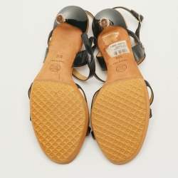 مملوكة مسبقًا صندل شانيل سير كاحل جلد لامع أخضر داكن مقاس 38