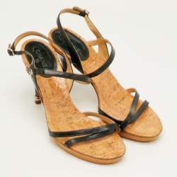 مملوكة مسبقًا صندل شانيل سير كاحل جلد لامع أخضر داكن مقاس 38