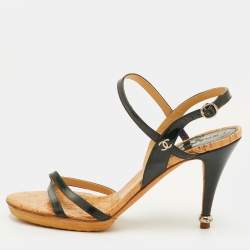 مملوكة مسبقًا صندل شانيل سير كاحل جلد لامع أخضر داكن مقاس 38