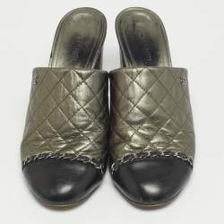 Pre Owned صندل شانيل بلوك جلد مبطن أخضر داكن/أسود بتفاصيل سلسلة مقدمة CC مقاس 39.5