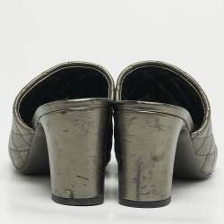 Pre Owned صندل شانيل بلوك جلد مبطن أخضر داكن/أسود بتفاصيل سلسلة مقدمة CC مقاس 39.5