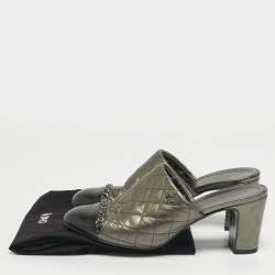 Pre Owned صندل شانيل بلوك جلد مبطن أخضر داكن/أسود بتفاصيل سلسلة مقدمة CC مقاس 39.5