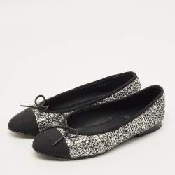 Pre Owned حذاء باليرينا شانيل شانيل قماش وتويد أسود/رمادي برباط مقاس 38