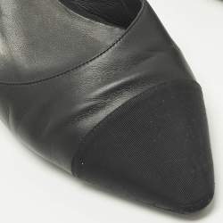 Pre Owned حذاء كعب عالٍ شانيل غطاء مقدمة CC قماش وأسود جلد وحزام خلفي مقاس 41