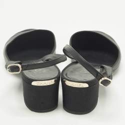 Pre Owned حذاء كعب عالٍ شانيل غطاء مقدمة CC قماش وأسود جلد وحزام خلفي مقاس 41