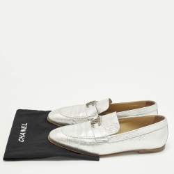 Pre Owned حذاء لوفرز شانيل سي سي جلد فضي مقاس 37.5